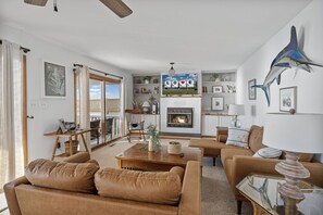 Flat-screen TV, fireplace, DVD player, books - Bayfront home with Private Dock by Seaside Vacations & Sales (Greenbackville)