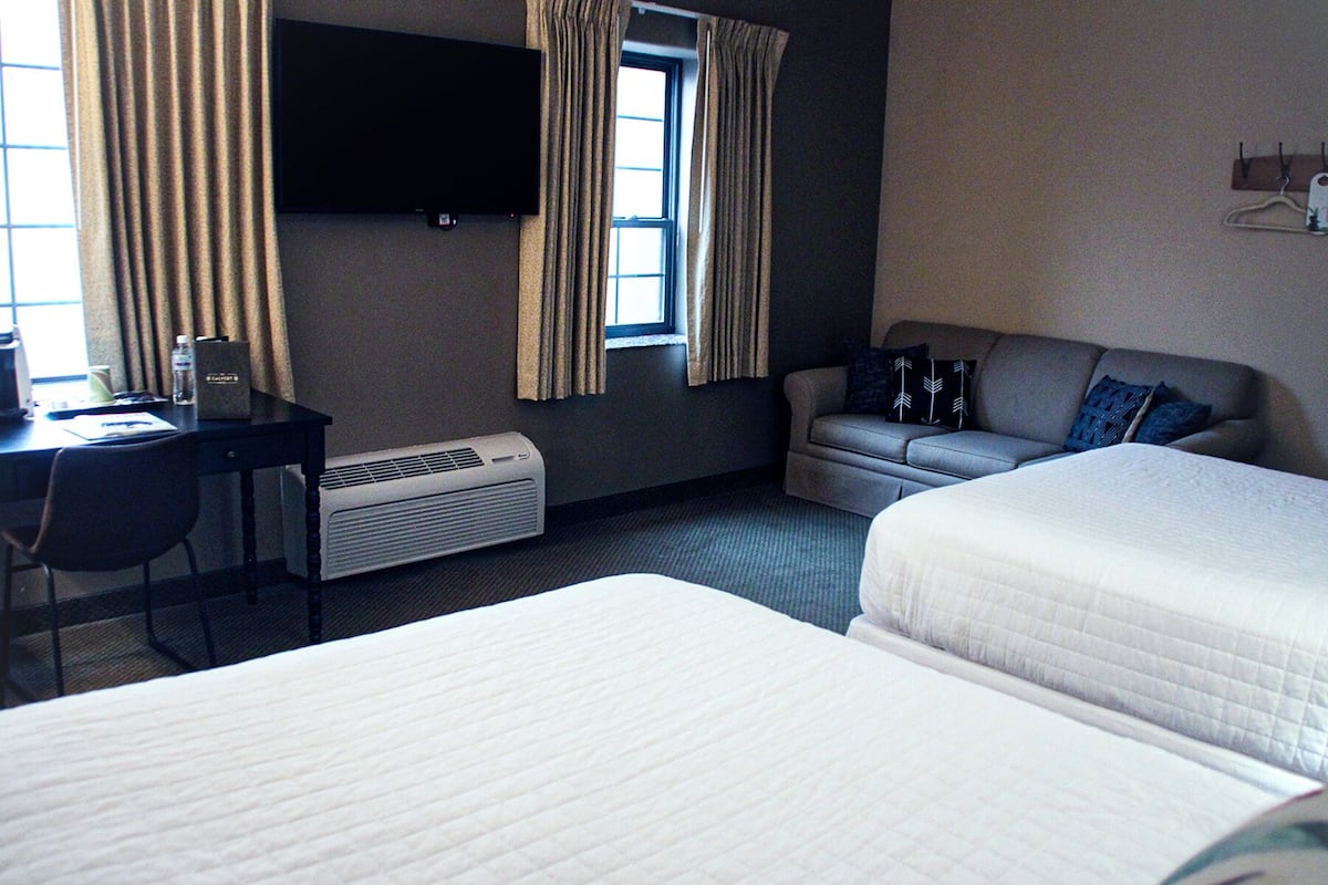 deluxe double room | premium bedding, pillow-top beds, blackout curtains, iron/ironing board