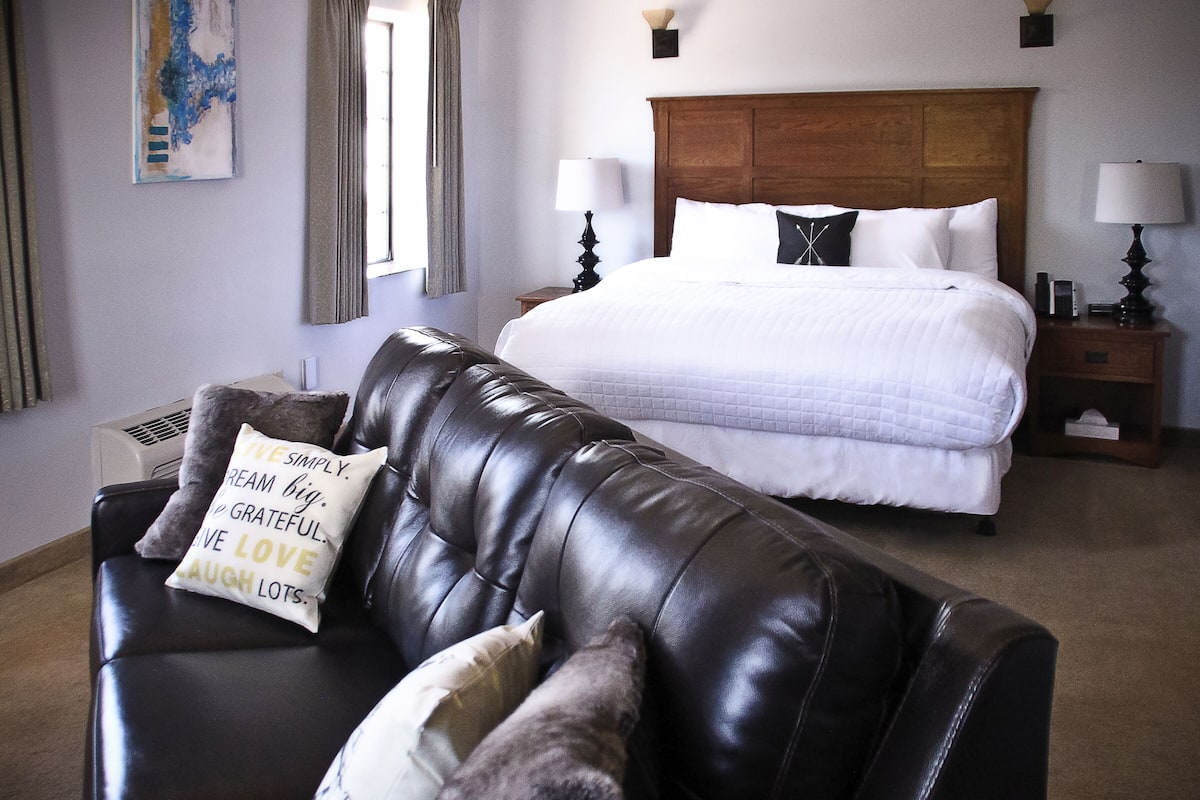 Luxury Room | Premium bedding, pillowtop beds, blackout drapes, iron/ironing board