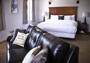 Luksushuone | Ylelliset vuodevaatteet, pillowtop-patjalliset sängyt, pimennysverhot