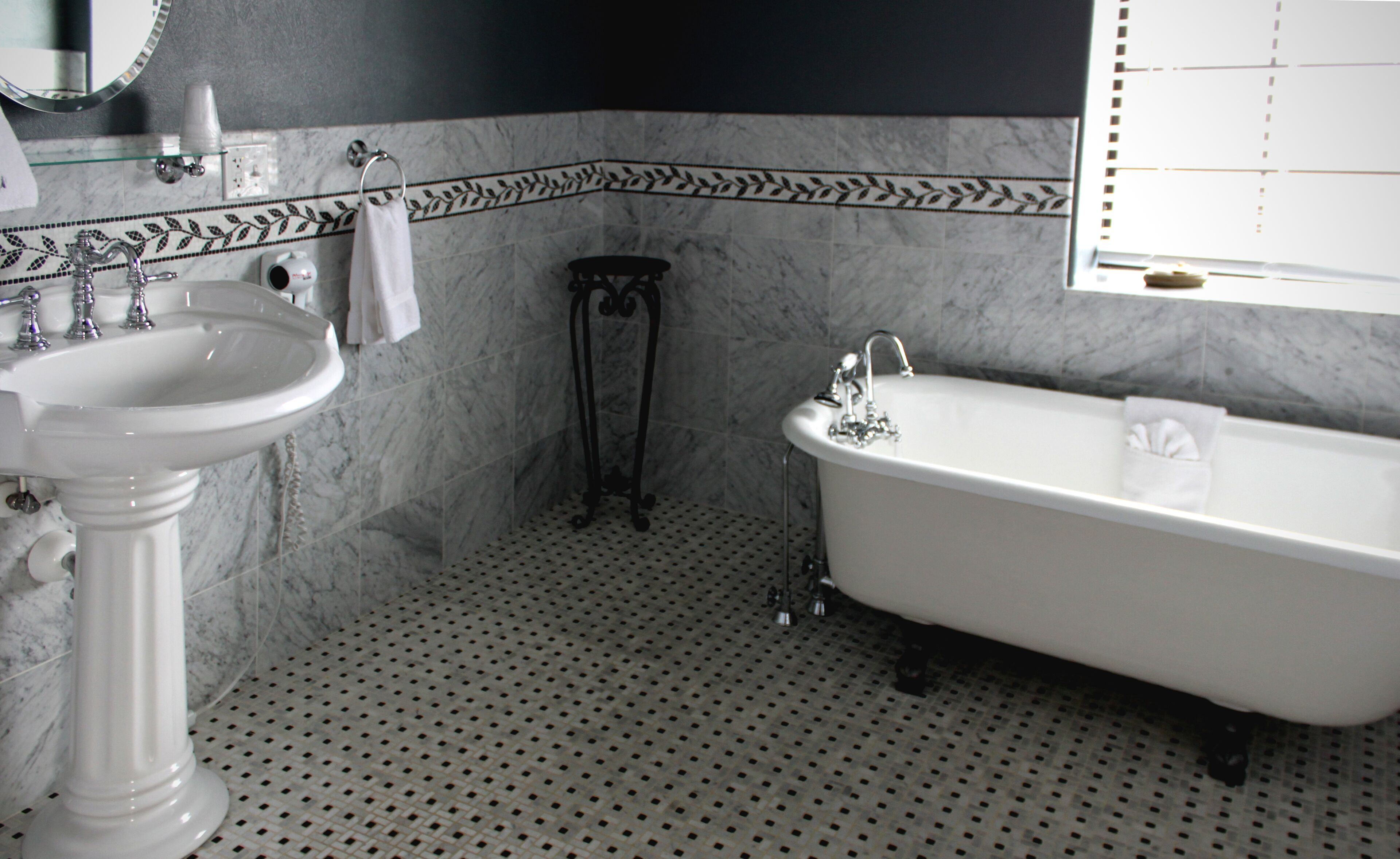 luxury room | deep-soaking bathtub