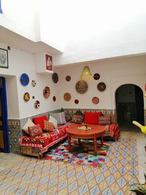 Lobby sitting area - Berber Hostel (Essaouira)