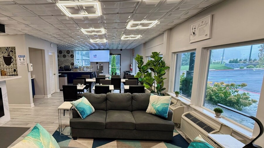 Lx Hotel, Powered by ACW Circle