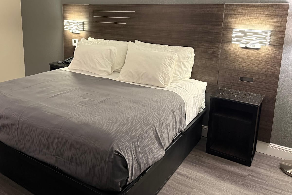 Egyptian cotton sheets, premium bedding, down comforters, desk