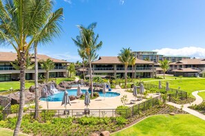 Utomhuspool och uppvärmd pool