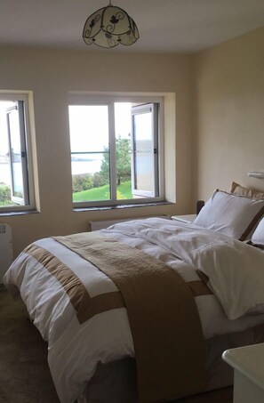 3 chambres, fer et planche à repasser, lit parapluie, Wi-Fi gratuit