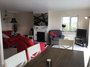 Smart TV, fireplace, books - Stunning cottage, overlooking Harbour (Schull)