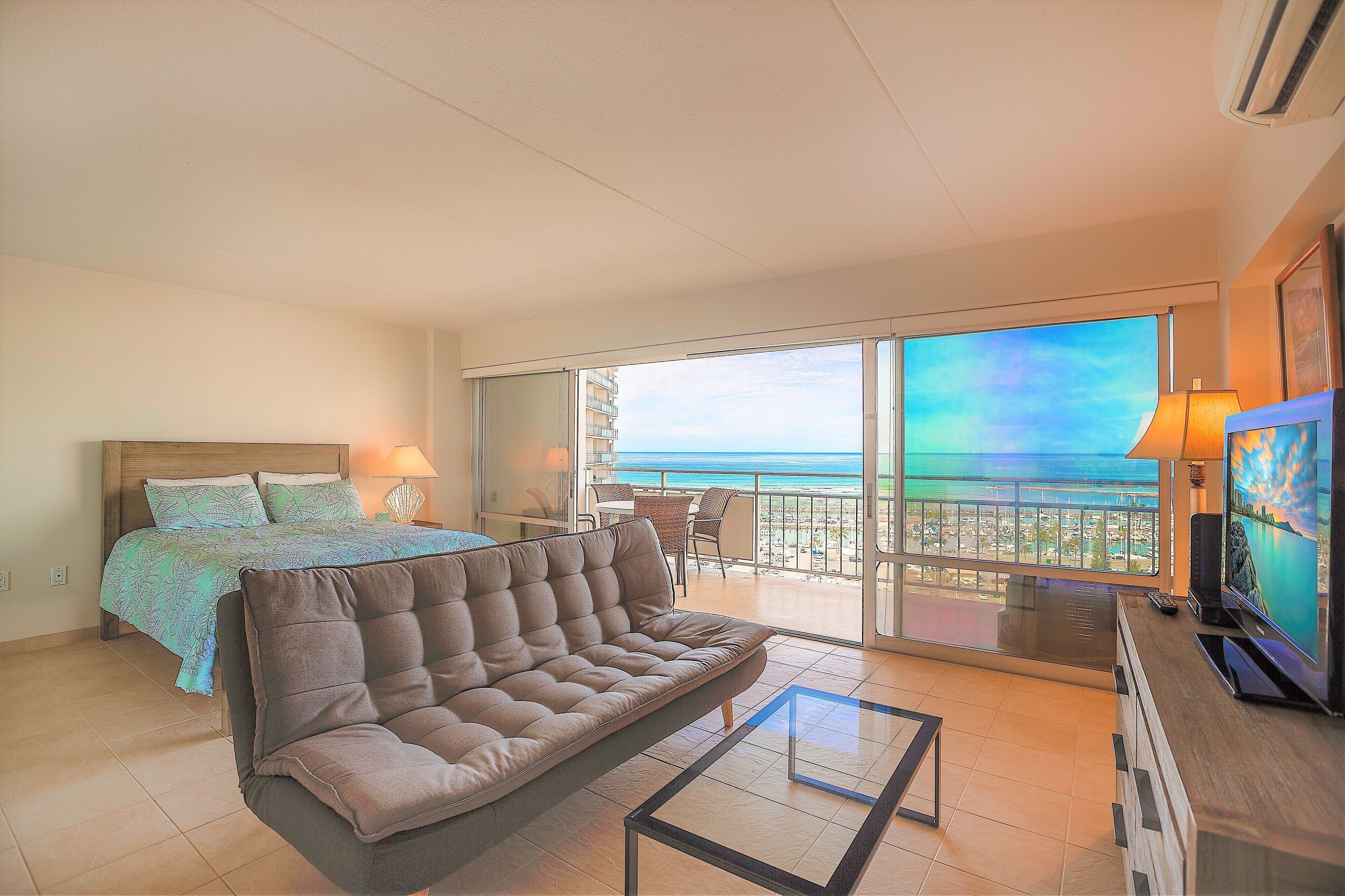 Professionally Cleaned Ilikai14th Fl 1BR Beautiful Sunset and Great Location!