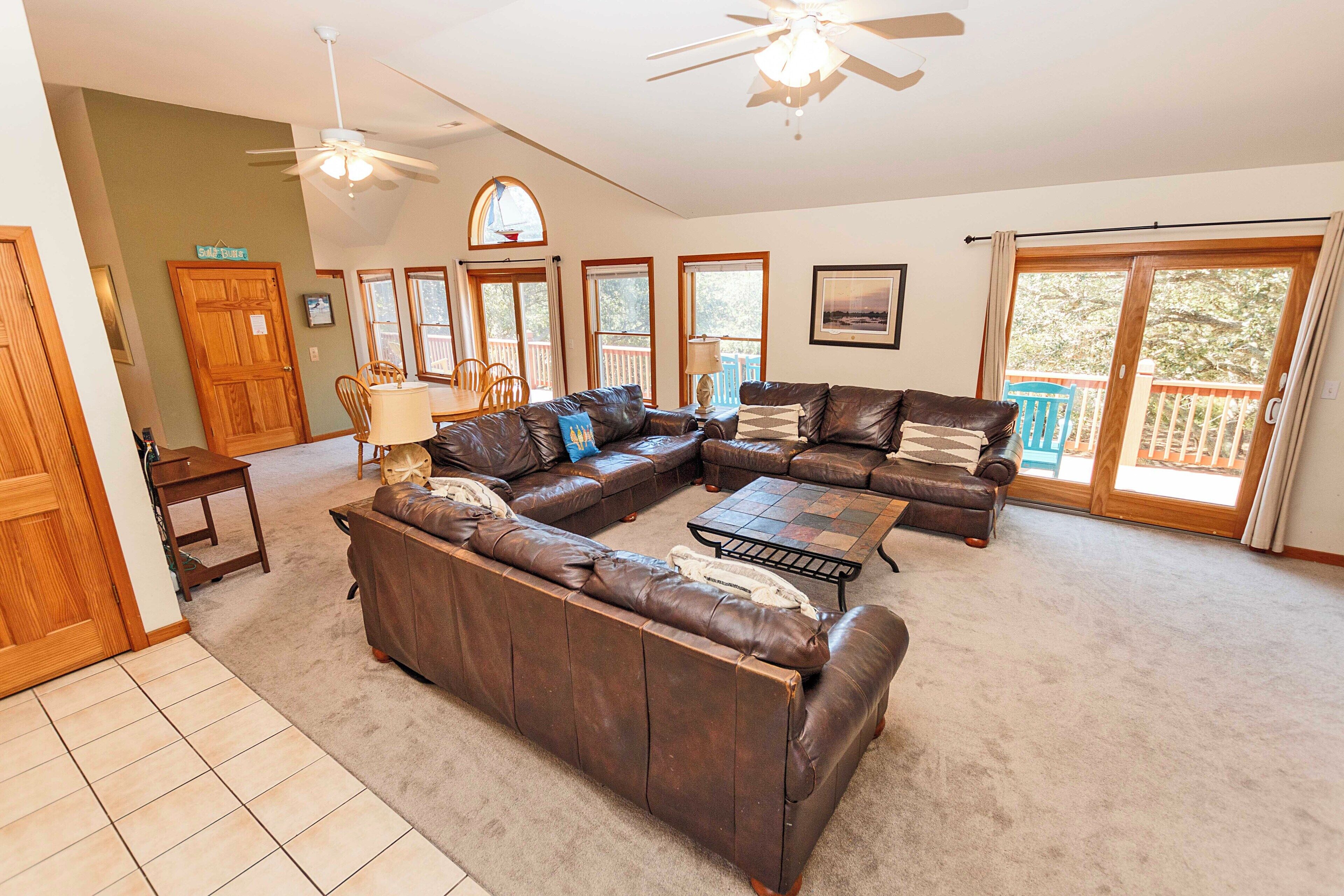 Fernseher, Kamin, Tischfußball, Stereoanlage