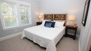 4 quartos, ferros/tábuas de passar roupa, berço de viagem