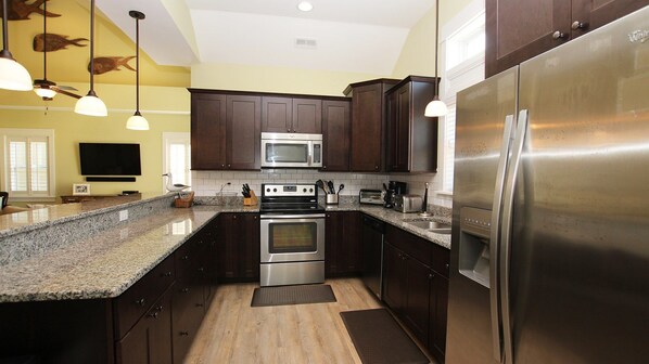 Refrigerador, microondas, horno, placa de cocina