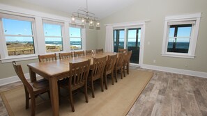 Dining - OCEANFRONT, Ocean Views, Private Beach Walkway! NH1, Blackbeard's JEM (Nags Head)