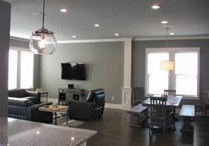 Smart-TV og stereoanlegg