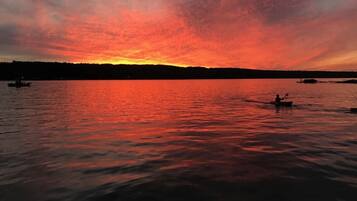 沙滩椅、沙滩毛巾