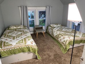 4 bedrooms, desk, iron/ironing board, free WiFi