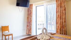 Basic Room | Iron/ironing board (on request), free WiFi, bed sheets - Hotel del Ángel (Cabo San Lucas)