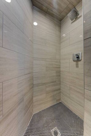 Hårføner og håndklær