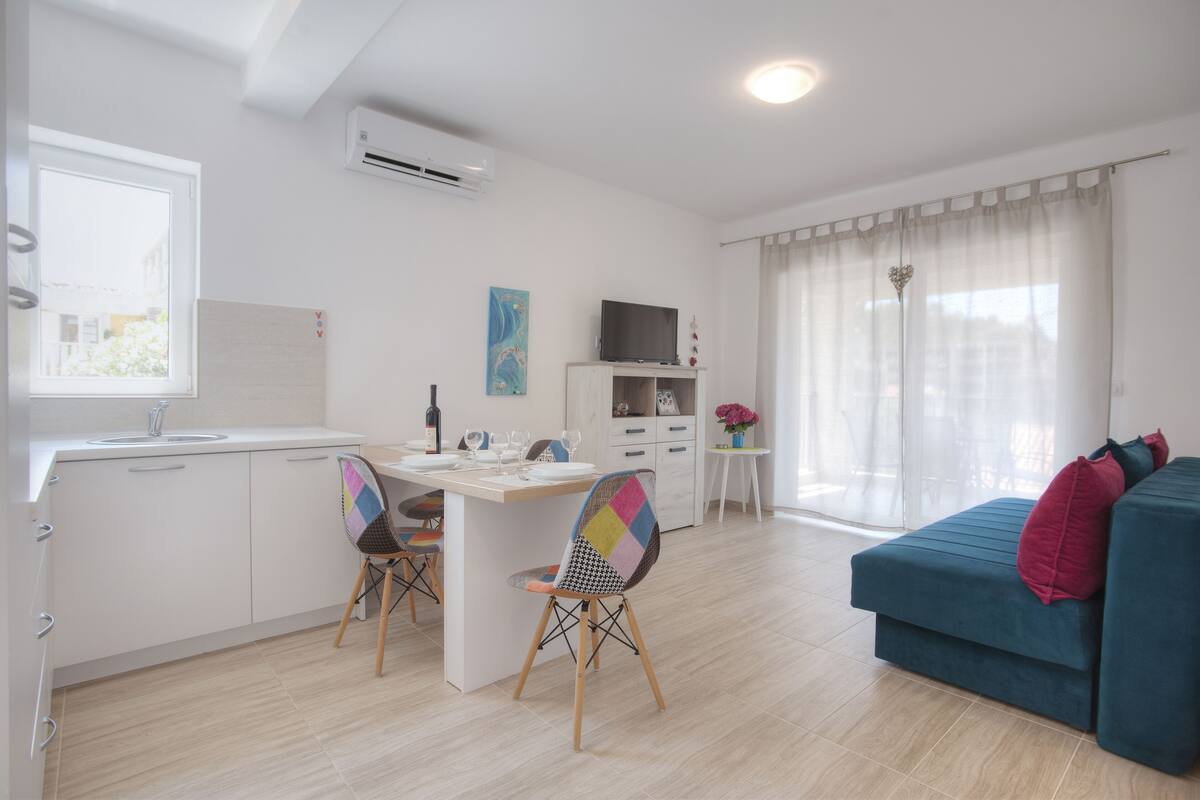 Apartment (1) | Living area | 32-inch LED TV with cable channels, TV