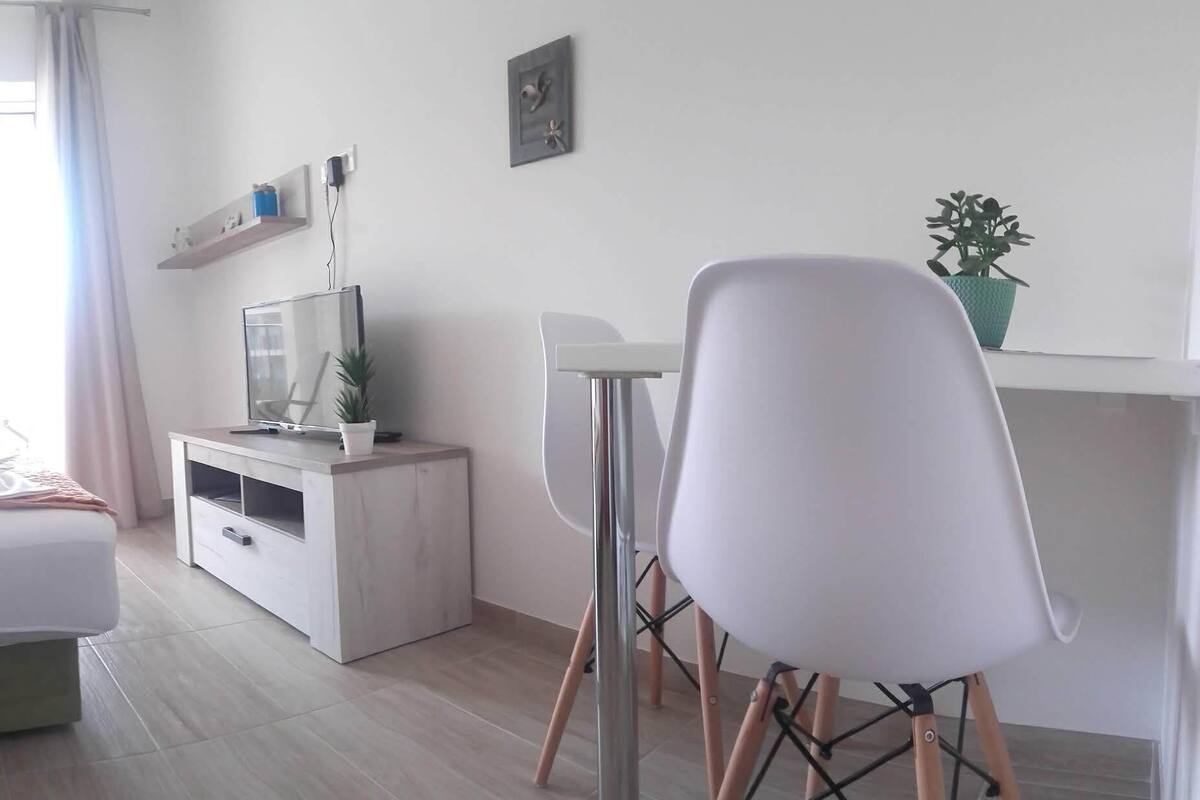 Studio Suite (2) | Desk, blackout drapes, iron/ironing board, WiFi (free)