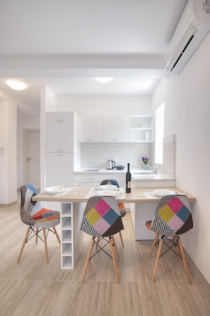 Apartment (1) | In-room dining - Guest house Djonovic (Petrovac)