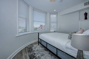 Sengetøy av topp kvalitet, strykejern/-brett og wi-fi (inkludert)