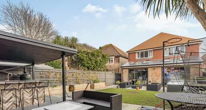 5 bedroom accommodation in Hove