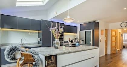 5 bedroom accommodation in Hove