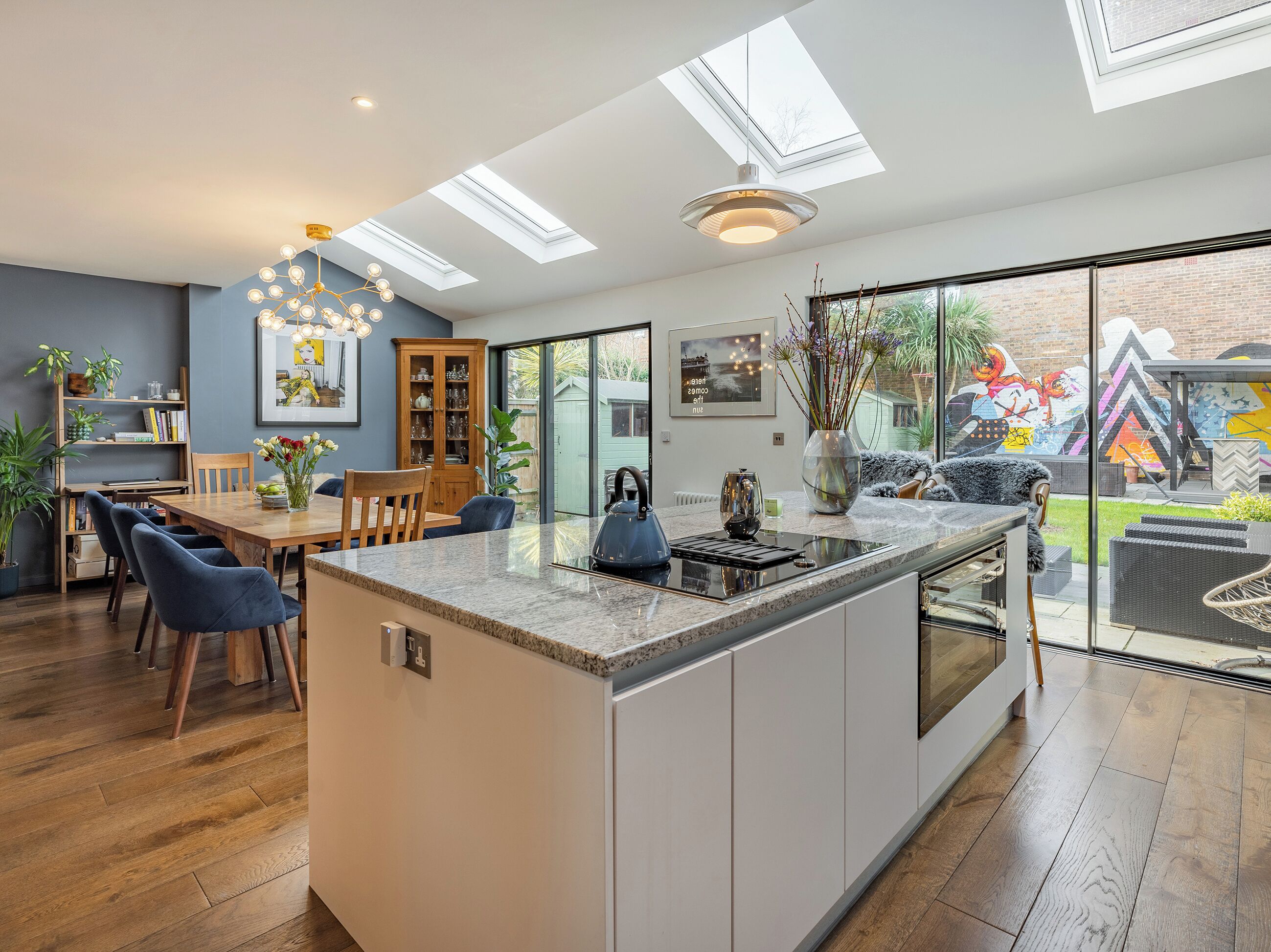 Dishwasher, high chair, kitchen islands