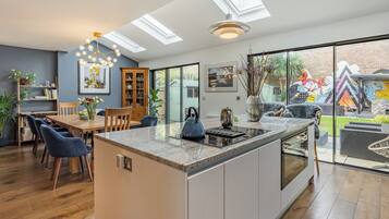 Dishwasher, high chair, kitchen islands