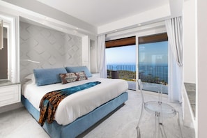 5 bedrooms, iron/ironing board, WiFi, bed sheets