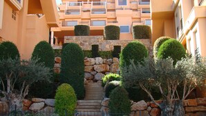 A multi-story building with a stone staircase leading to a balcony. - Beautiful apartment with views (Pedreguer)