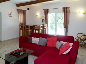 TV, fireplace - Beautiful private villa for 6 people with A/C, WIFI, private pool, TV and terrace (Villelaure)