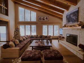 Smart TV, fireplace, video games, computer monitors - Gorgeous ski-in ski-out Taos chalet! Great location! (Taos Ski Valley)