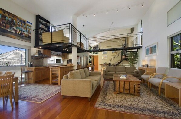 House, 4 Bedrooms | Living area - 32 The Quarterdeck (Noosa Heads)