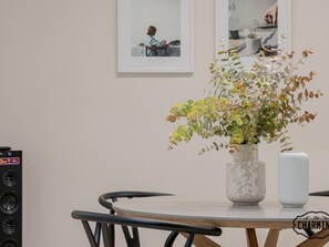 Dining - Retiro Chic - One-bedroom Apartment (Madrid)