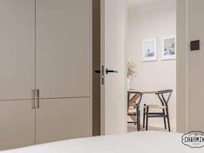 1 dormitorio, tabla de planchar con plancha, Internet y ropa de cama