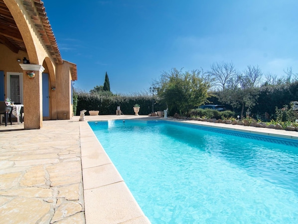 L'Eau, Ciel, Piscine, Plante, Bleu Azur, Arbre, Bâtiment, Rectangle, Loisir, Immobilier