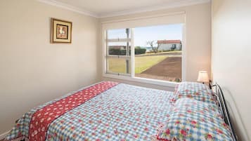 1 bedroom, iron/ironing board, Internet, bed sheets