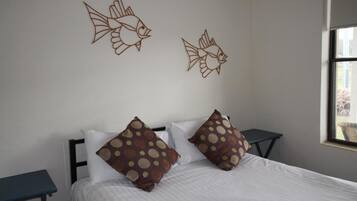 3 bedrooms, iron/ironing board, bed sheets