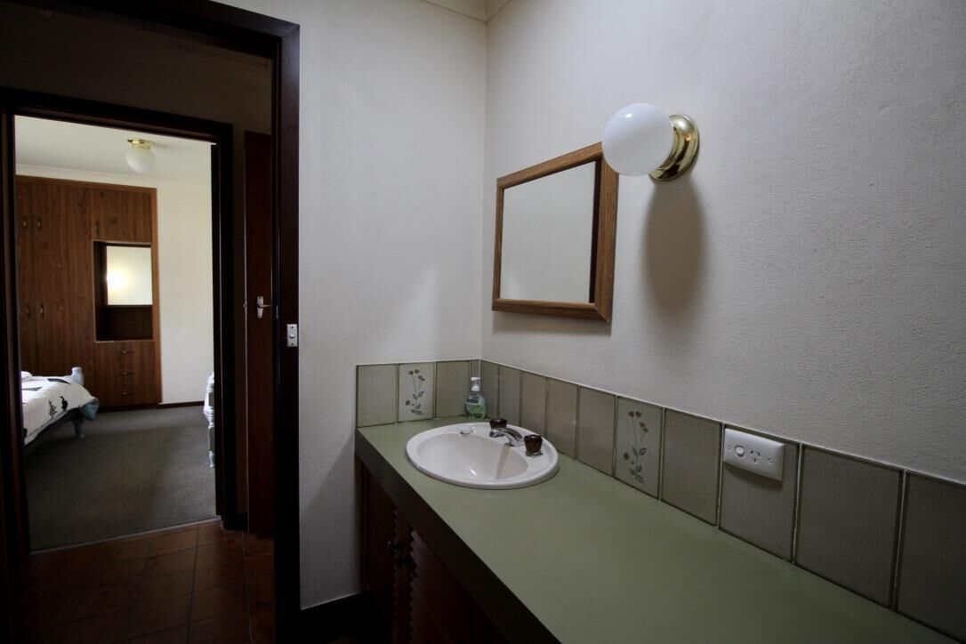 Jen’s Beach House - Jens Beach House - a short walk to the ocean — image 13