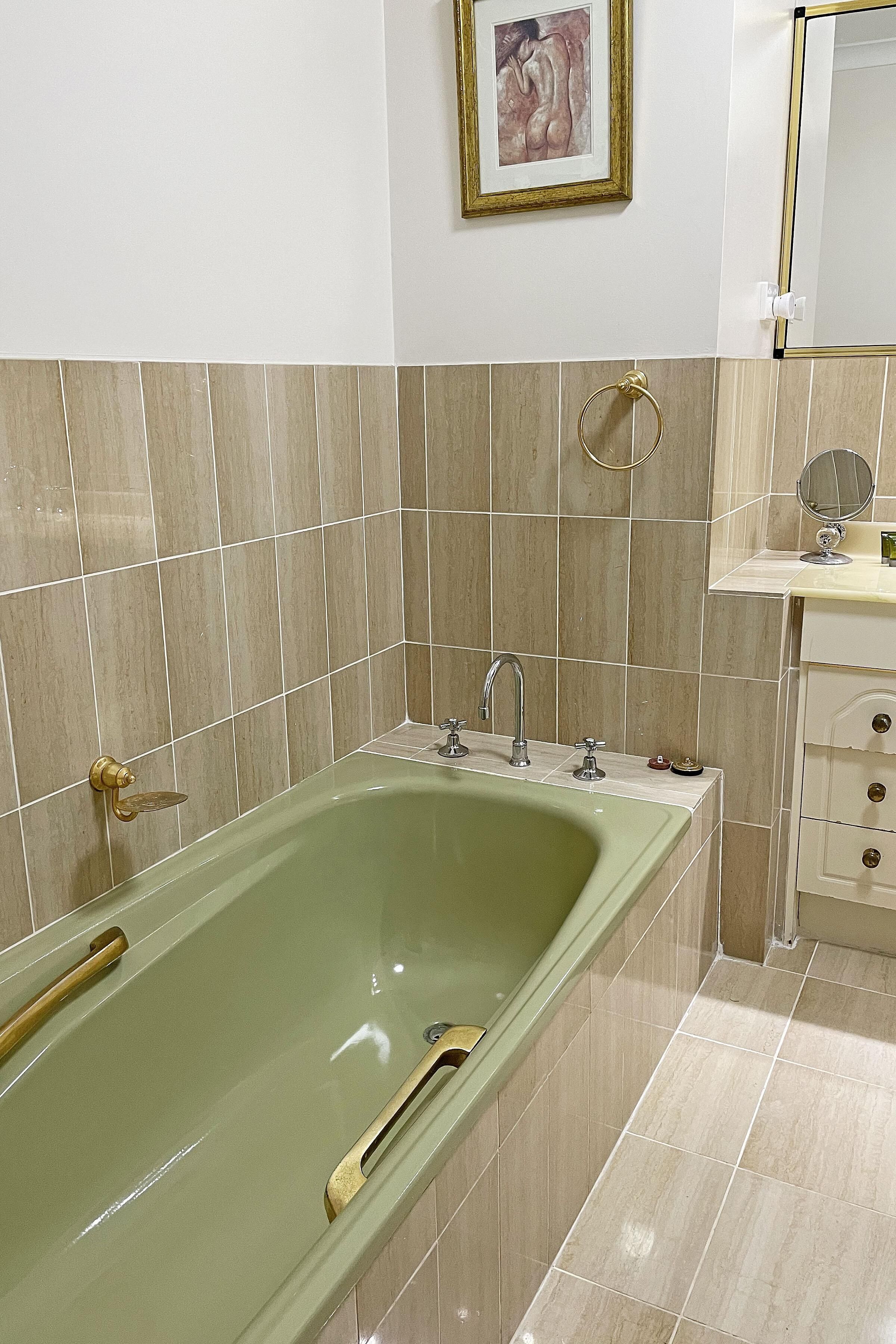 Augusta Beachfront Holiday Home - watch the whales go past or over the road for a swim - Augusta Beachfront Holiday Home — image 13