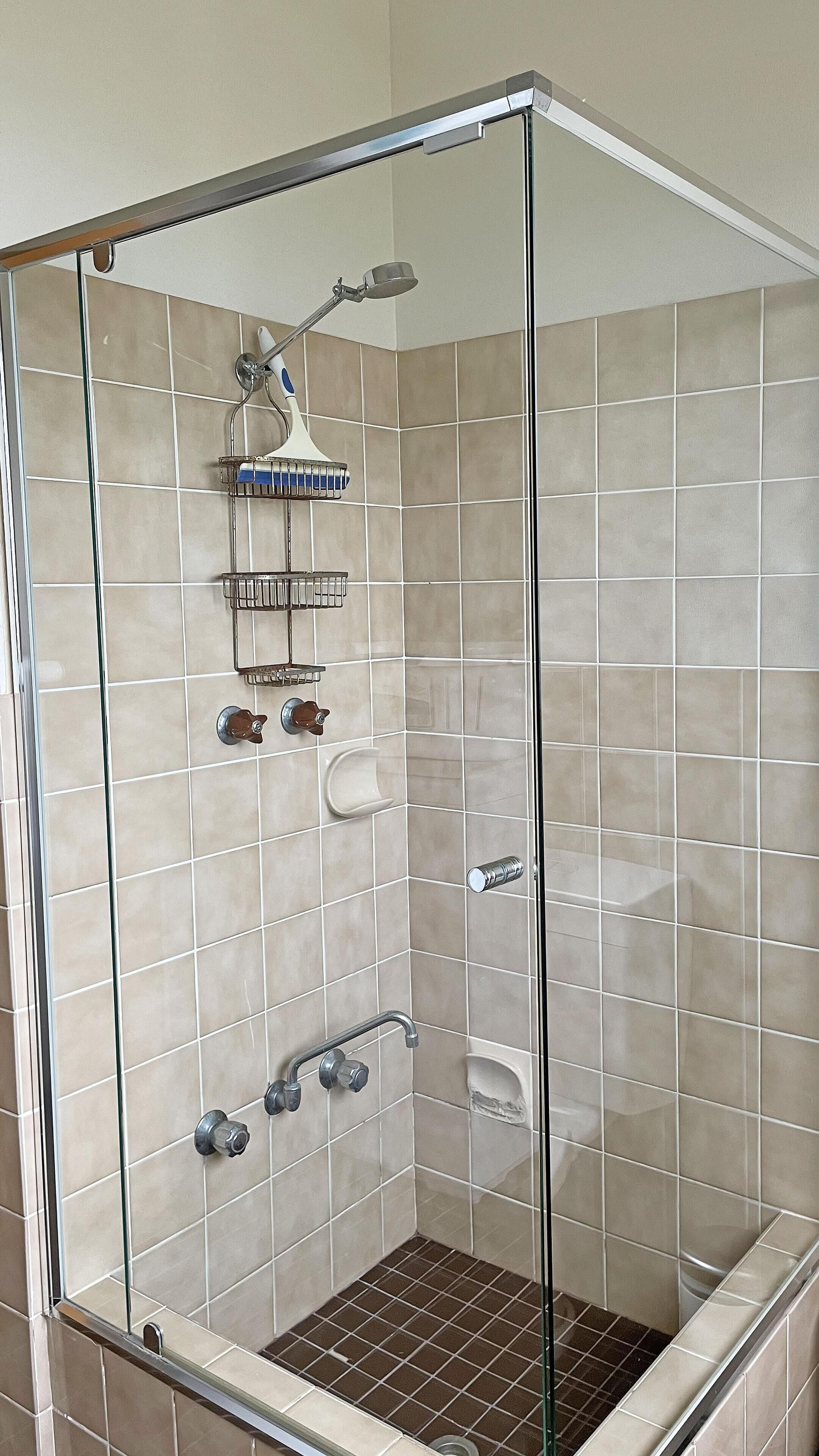 Augusta Beachfront Holiday Home - watch the whales go past or over the road for a swim - Augusta Beachfront Holiday Home — image 15