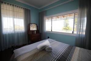 2 chambres, fer et planche à repasser, accès Internet, draps fournis