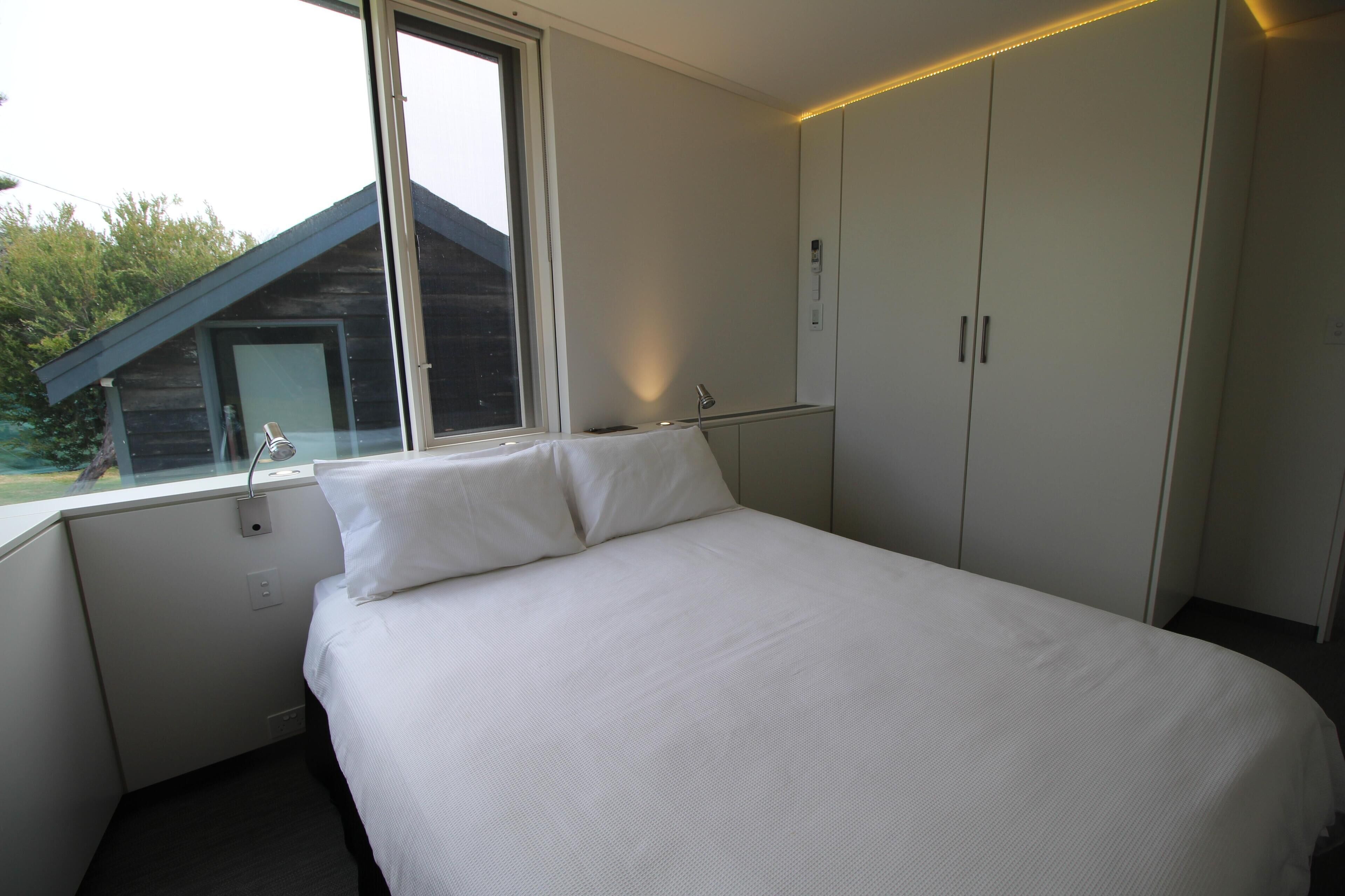 Boathouse - nearly in the water and wonderful views - Boathouse - nearly in the water — image 11