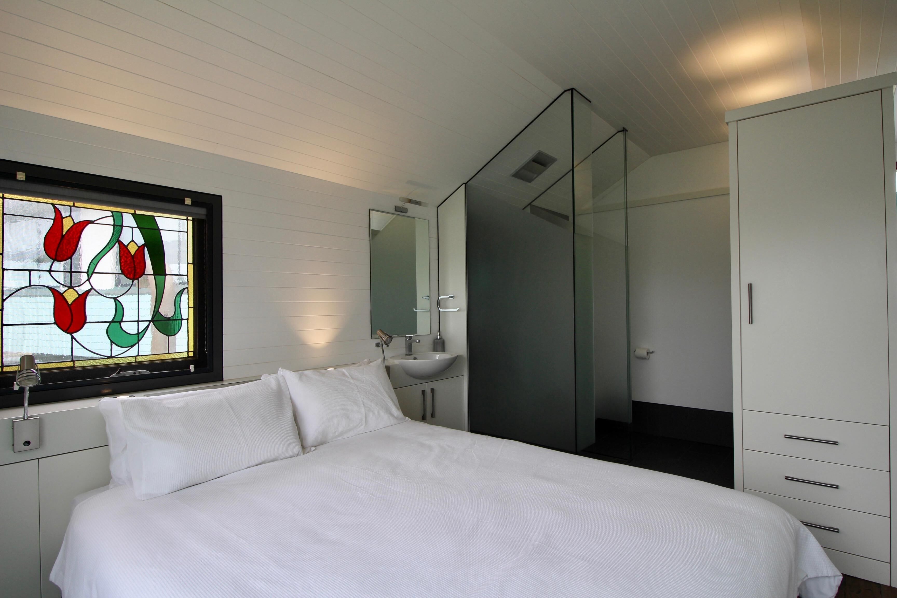 Boathouse - nearly in the water and wonderful views - Boathouse - nearly in the water — image 15