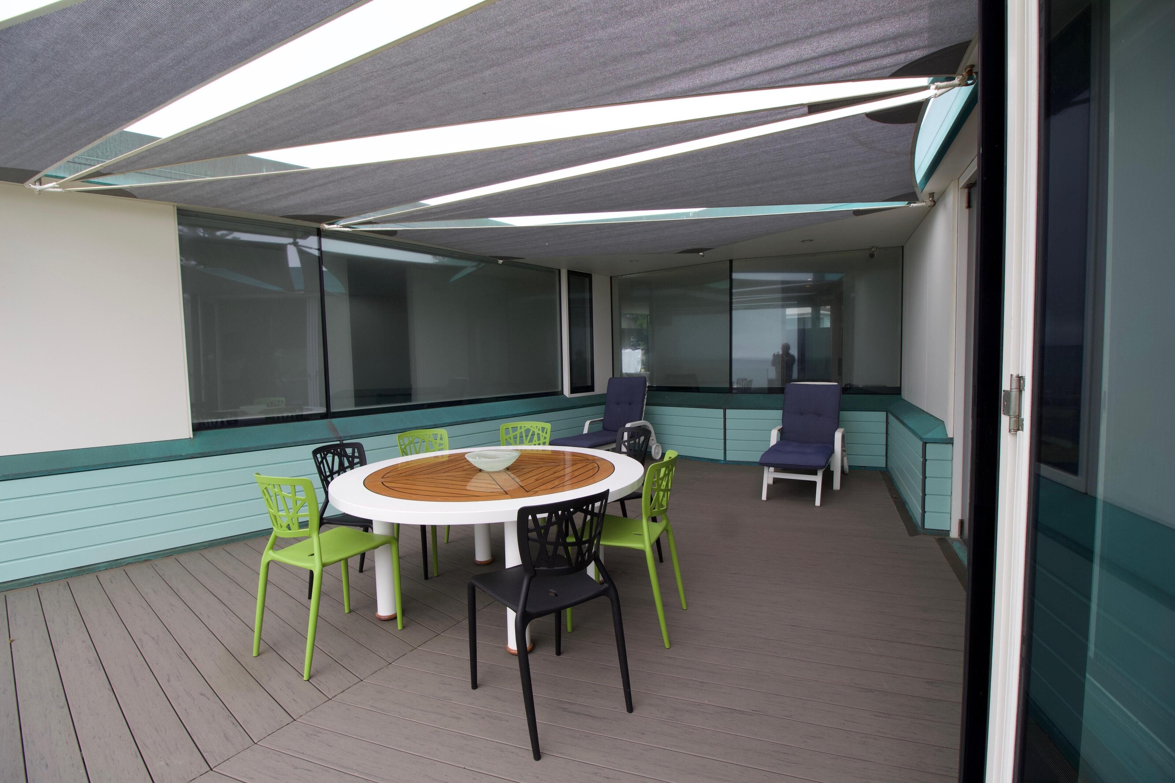 Boathouse - nearly in the water and wonderful views - Boathouse - nearly in the water — image 5