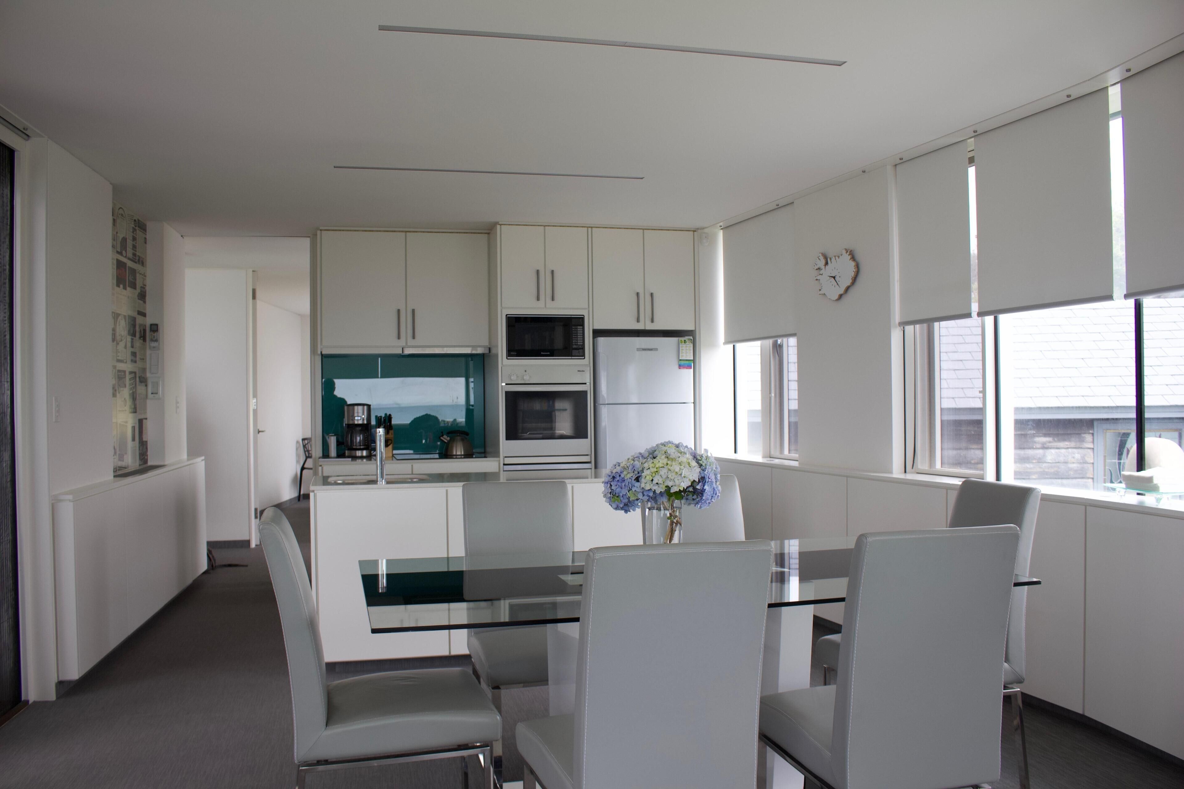 Boathouse - nearly in the water and wonderful views - Boathouse - nearly in the water — image 7