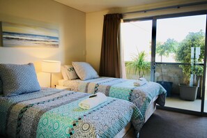 2 habitaciones, tabla de planchar con plancha y ropa de cama 