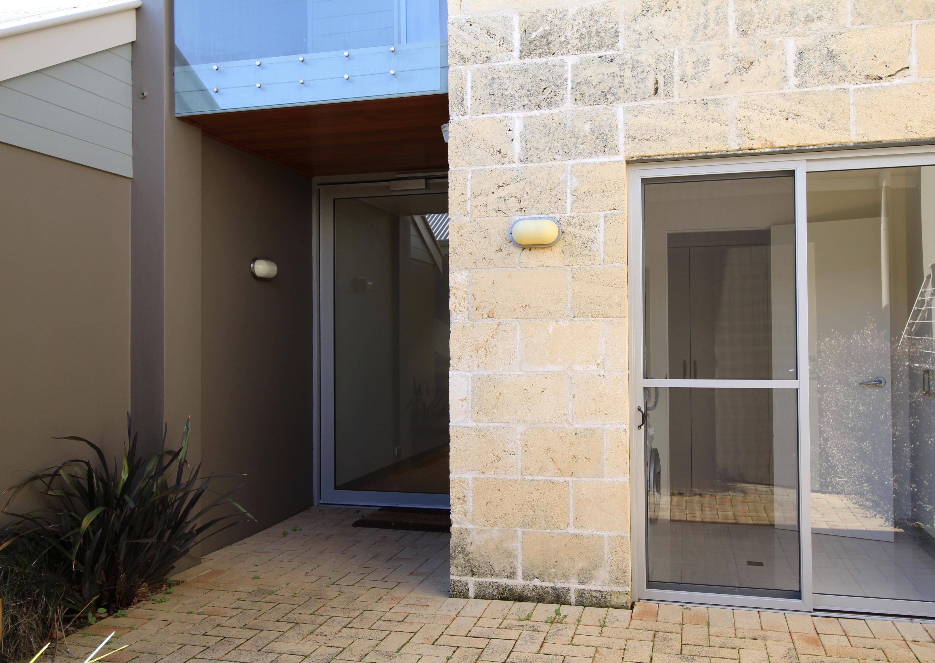 Seine Bay Apartment (2 Bedrooms) modern accommodation in the townsite - Seine Bay Apartment (2 Bedrooms) — image 4