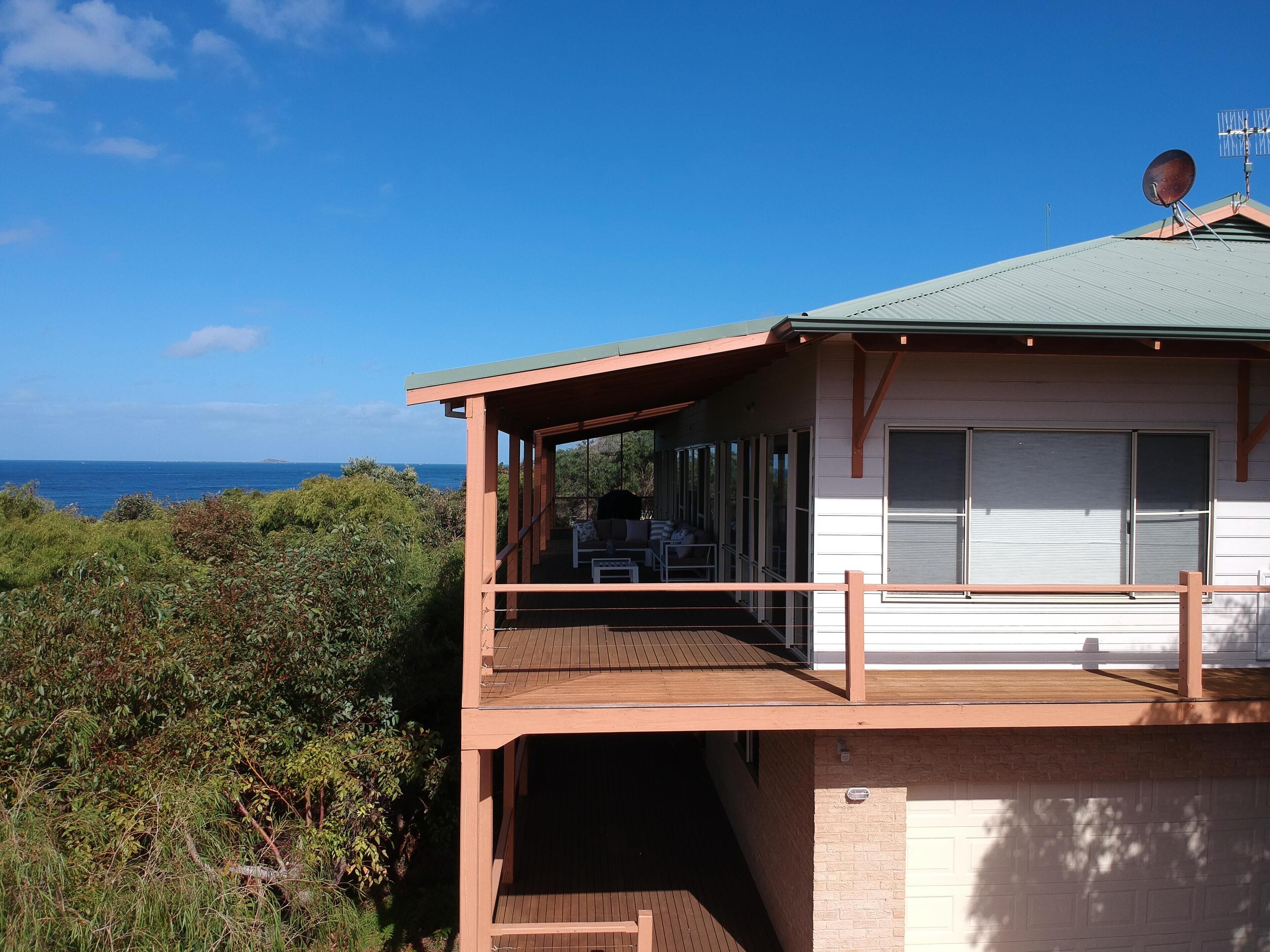 Vivente - 180 degree views of the river mouth. An easy walk to the Colourpatch Cafe and ocean - Vivente - ocean views everywhere